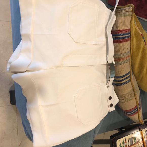 Meet your Posher, Christina - Picture 2 of 3